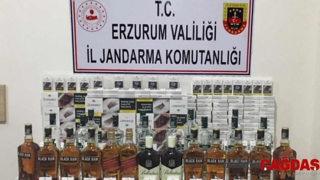 Valize saklanmış 102 şişe kaçak alkol ele geçirildi