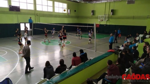 Van büyükşehir belediyesi kadın voleybol takımı 2. sıraya yerleşti