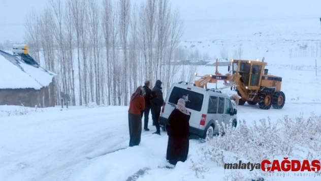 Van Büyükşehir Belediyesinden karla mücadele mesaisi