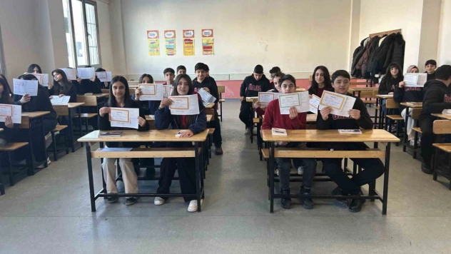 Van'da 275 bin 363 öğrenci karne heyecanı yaşadı