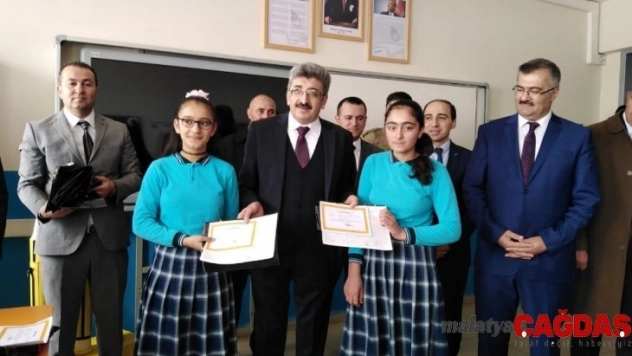 Van'da 310 bin öğrenci karnelerini aldı