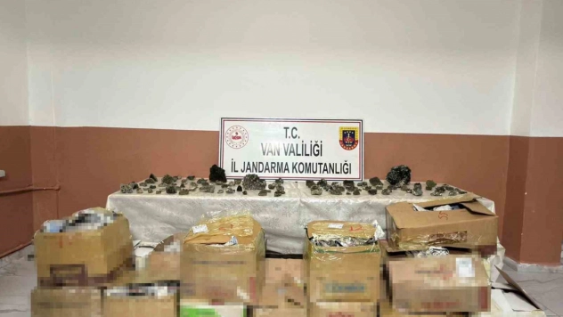 Van'da bin 410 adet epidotlu kuvars taşı ele geçirildi