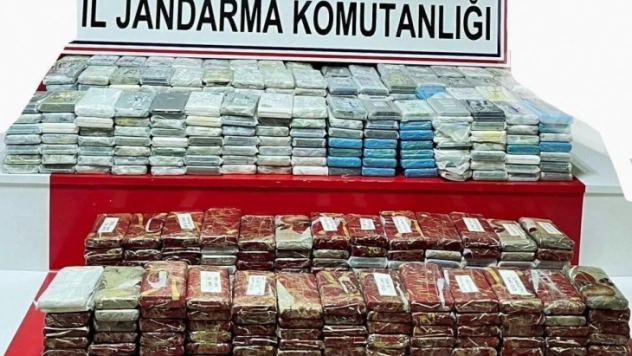 Van'da bin 96 adet kaçak cep telefonu ele geçirildi