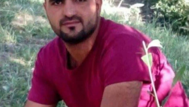 Van'da bir genç iş yerinin önündeki araçta ölü bulundu