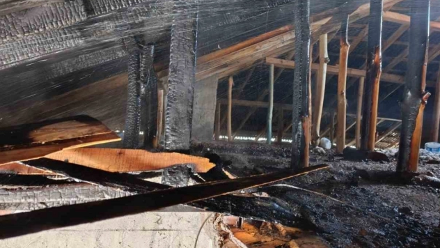 Van'da çatı yangını