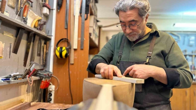 Van'da el emeğiyle üretilen bağlamalar birçok ülkeye gönderiliyor