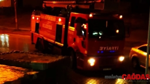 Van'da iş yerinin bacasından çıkan yangın korkuttu