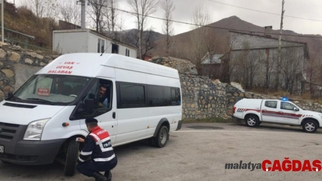 Van'da jandarmadan kış lastiği denetimi