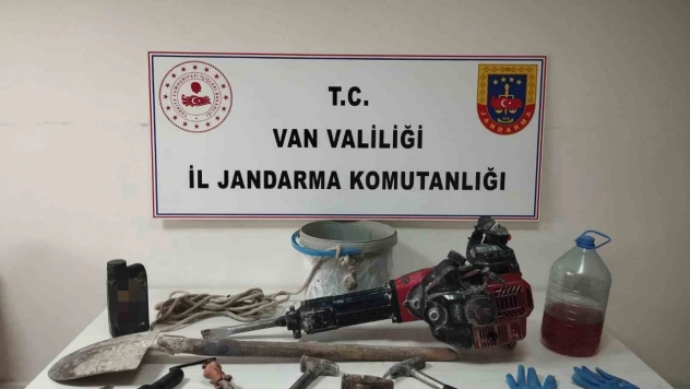 Van'da kaçak kazı yapan 4 kişiye adli işlem yapıldı