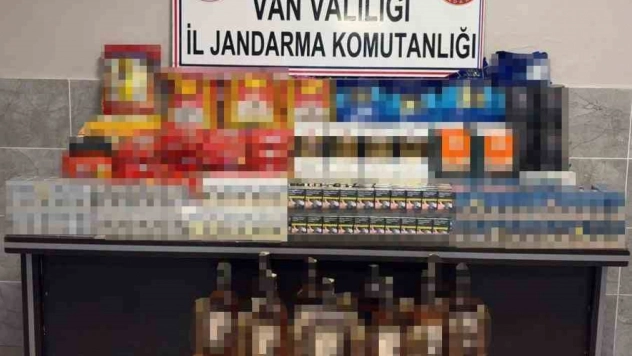 Van'da kaçak sigara, alkol ve gıda ürünü ele geçirildi