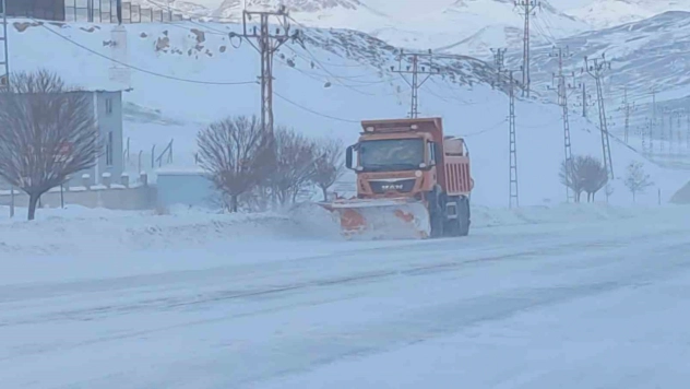 594 yerleşim yolu kapandı, eğitime kar engeli