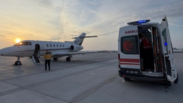 Van'da uçak ambulans bebek hastalar için havalandı