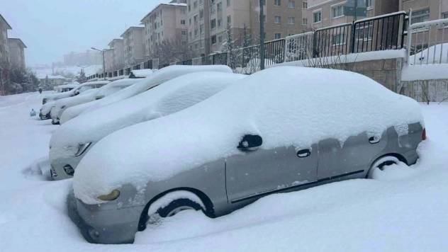 Van'da yoğun kar yağışı: 287 yerleşim yerine ulaşım sağlanamıyor