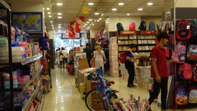 Van'daki kırtasiyelerde okul alışverişi hareketliliği