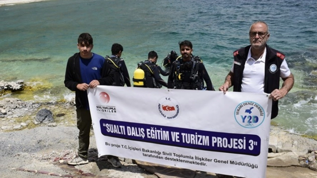 Van Gölü'nün Derinliklerine Yolculuk: Adilcevaz'da 50 Kişiye Dalgıçlık Eğitimi
