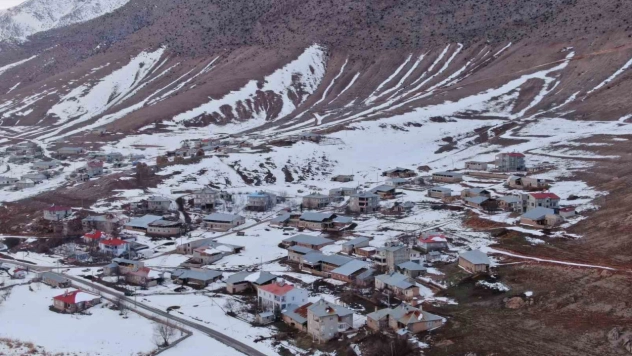 Van'ın kırsal mahallelerinde karla gelen güzellik