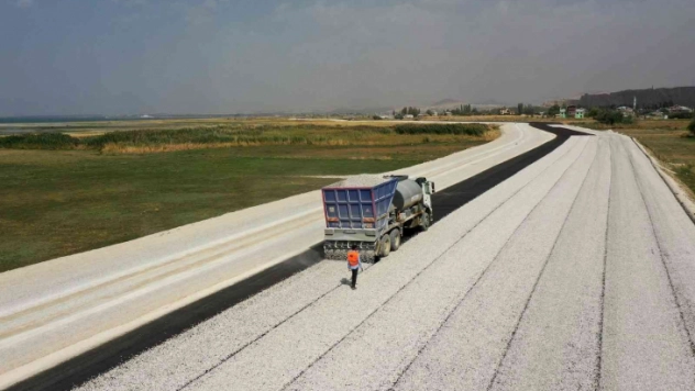 Van'ın sahil yolu asfaltlanıyor
