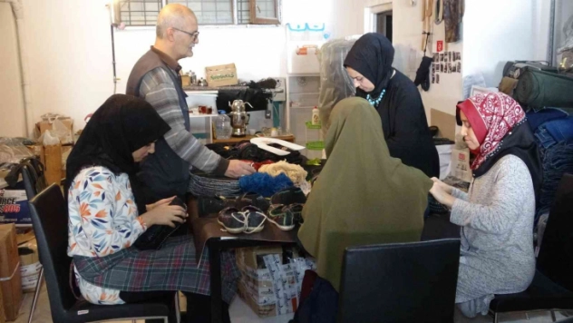 Van'ın yöresel ayakkabısı, kadın eliyle gelecek nesillere aktarılıyor