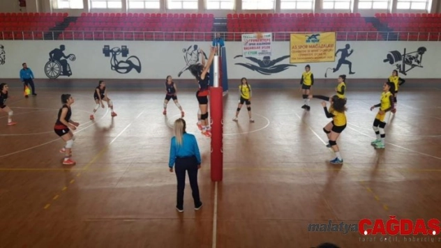 Van Kadın Voleybol Takımı Mardin'den 3 puanla döndü