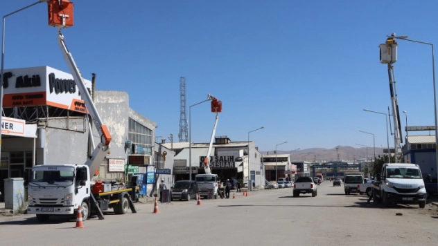 Van Oto Sanayi Sitesi'nin elektrik altyapısı yenilendi