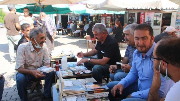 Vartolu şairlerden imza günü etkinliği