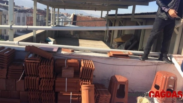 Vatandaş kaçak yapıları kendi kaldırmaya başladı