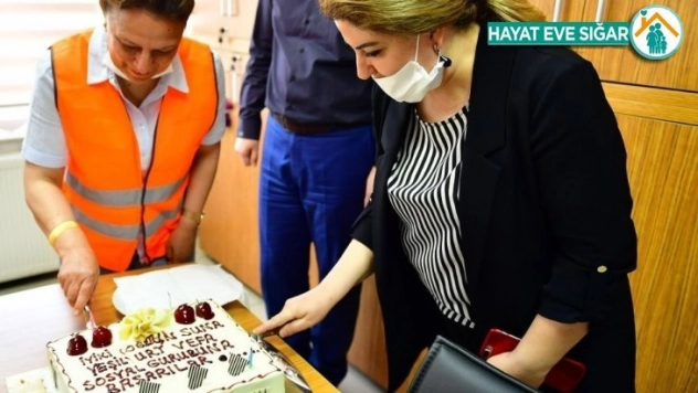 Vefa sosyal destek grubu üyesine doğum günü sürprizi