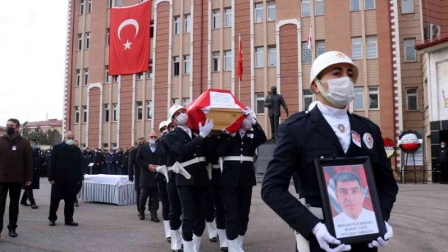 Vefat eden polis memuruna vefa