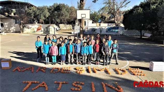 Vefayı yaşatan öğretmen 20 yıl önce görev yaptığı Sarıkamış'taki öğrencileri sevindirdi