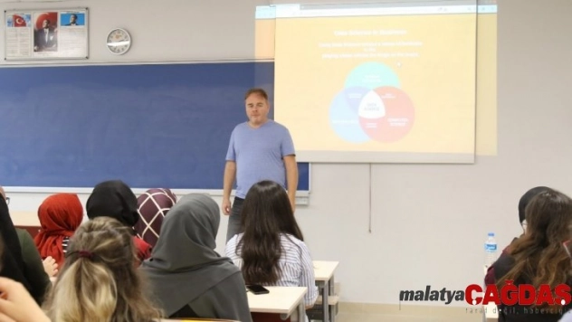 Veri Bilimi ve Günümüzdeki Uygulamaları SAÜ'de konuşuldu