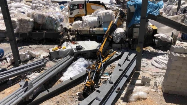 Vinçten kopan çelik profil işçilerin üzerine düştü: 1 ölü, 1 ağır yaralı