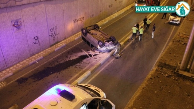 Virajı alamadı köprüden uçtu: 2 yaralı