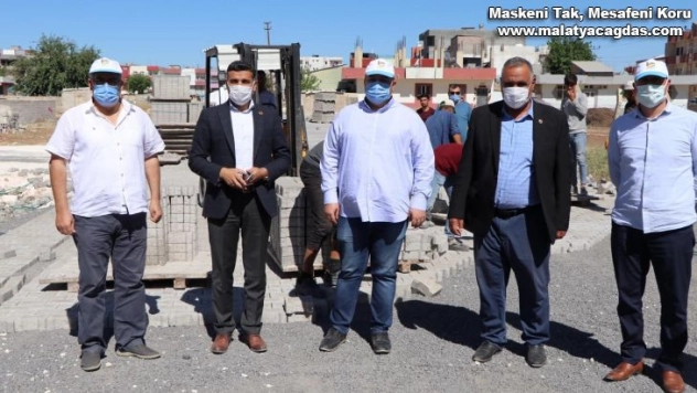 Viranşehir'de kilitli parke taşı çalışmaları devam ediyor