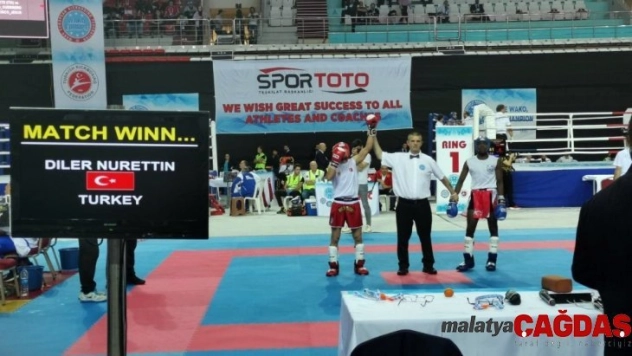 Wako Büyükler Kickboks Dünya Şampiyonası'nda Özel Harekat polisi dünya ikincisi oldu