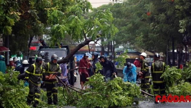 Wipha tayfunu Vietnam'ı vurdu: 5 ölü