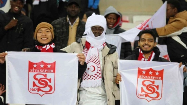 Yabancı öğrenciler tribünleri renklendirdi