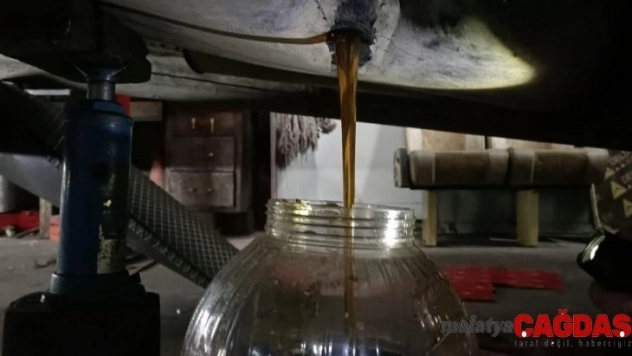 Yabancı plakalı aracın yakıt deposunda kaçak bal ele geçirildi