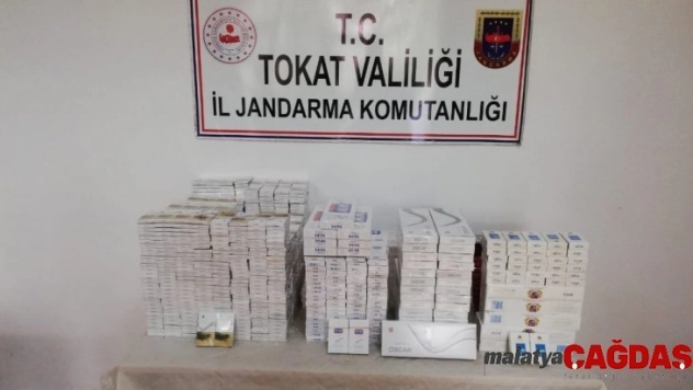 Yabancı plakalı otobüsten 212 paket kaçak sigara çıktı