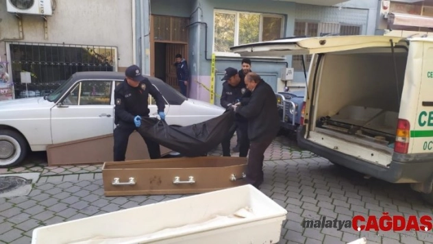 Yabancı uyruklu şahıs 2 arkadaşını yataklarında uyurken öldürdü