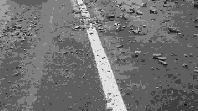 Yağış sonrası yola, taş ve kaya parçaları düştü