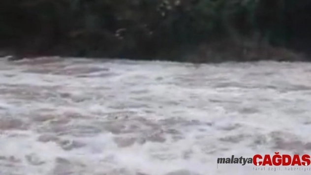 Yağışlar Kurşunlu Şelalesi'ni coşturdu