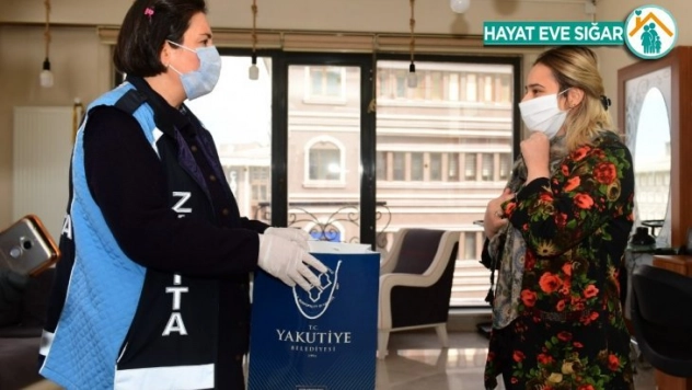 Yakutiye Belediyesi ekiplerince kuaför ve güzellik salonlarını dezenfekte edildi