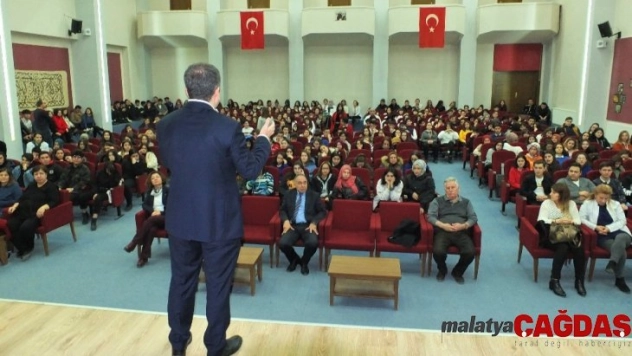 Yalnız insanlar teknolojiye daha çok bağımlı