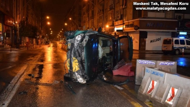 Yan yatan otomobilden burnu bile kanamadan çıktı