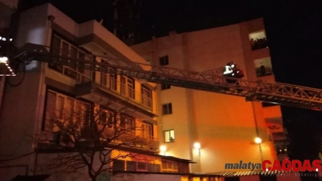 Yanan evden itfaiye kurtardı