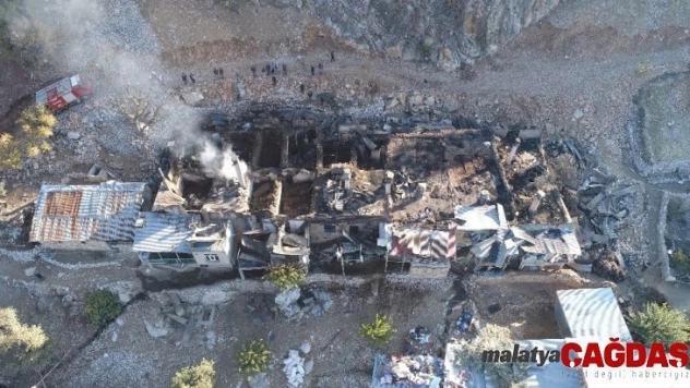 Yangın 6 aileyi, evsiz bıraktı