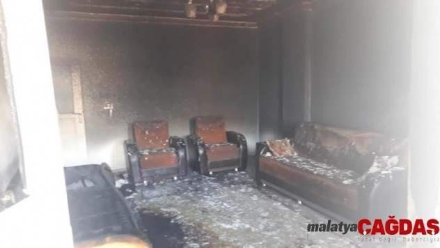 Yangın evi küle çevirdi