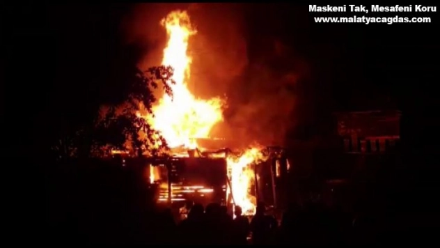 Yangında evlerini kaybettiler, yetkililerden yardım bekliyorlar