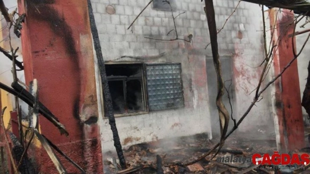 Yangında tüm eşyaları kül oldu