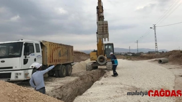 Yapımı süren millet caddesinde altyapı çalışması